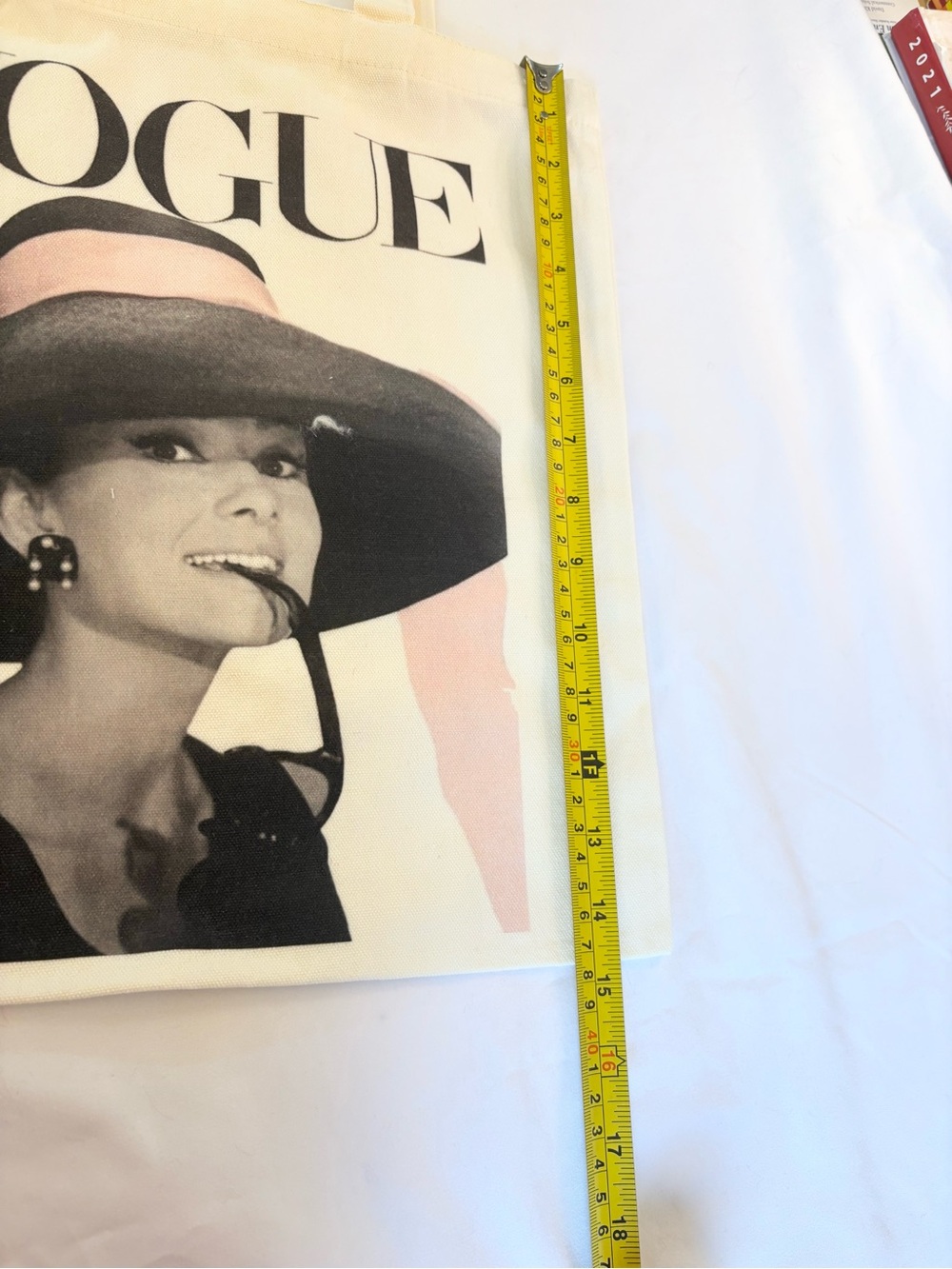 Breakfast at Tiffany’s Audrey Hepburn Cream Canvas Tote with Black & Pink Print - Picture 5 of 6